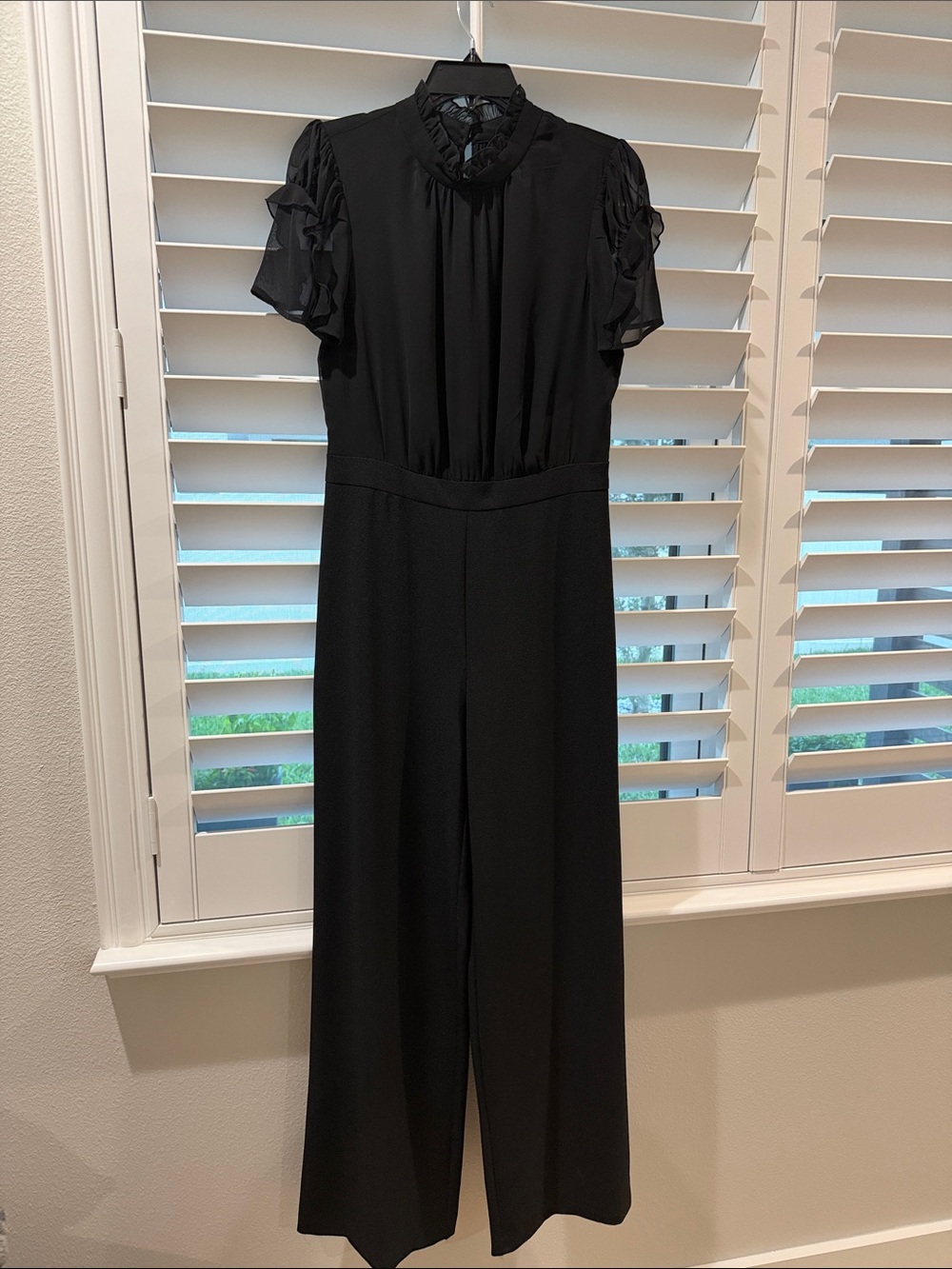 Vince Camuto Black Short-Sleeve Wide-Leg Jumpsuit with Ruffled Yoke